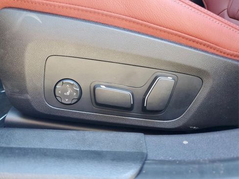 Used 2025 BMW 330i Sedan w/ M Sport Package image 19