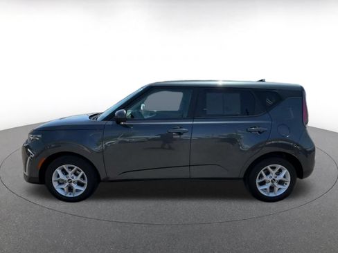 Used 2025 Kia Soul LX w/ LX Technology Package FWD image 8