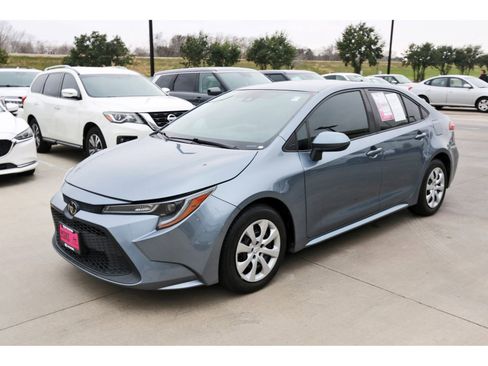 Used 2022 Toyota Corolla LE image 3