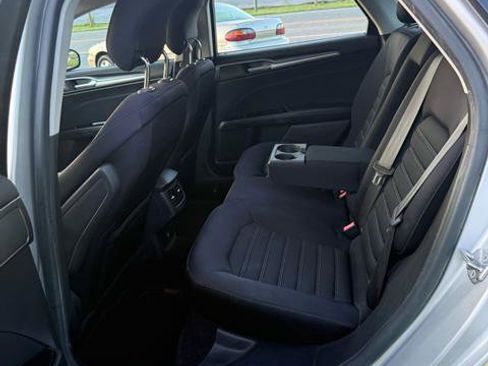 Used 2014 Ford Fusion SE FWD image 13