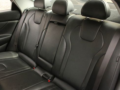Used 2025 Hyundai Elantra Limited FWD image 16