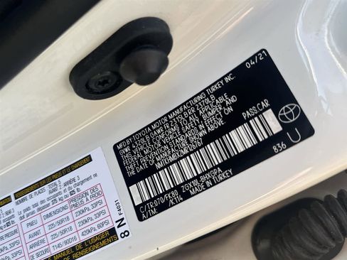 Used 2021 Toyota C-HR XLE image 31