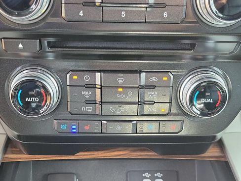 Used 2016 Ford F150 Lariat w/ Equipment Group 502A Luxury AWD/4WD image 30