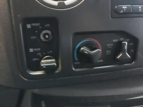 Used 2009 Ford E-350 and Econoline 350 XLT image 15