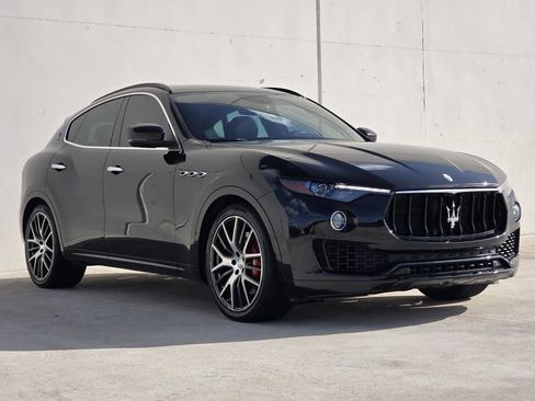 Used 2017 Maserati Levante S AWD/4WD image 6