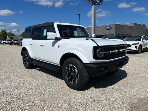 New 2025 Ford Bronco Outer Banks image 2