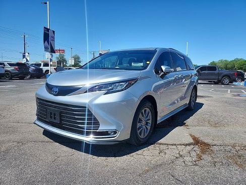 Used 2021 Toyota Sienna XLE FWD image 6