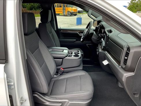 Used 2025 Chevrolet Silverado 1500 LT AWD/4WD image 16