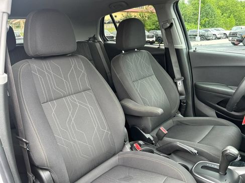Used 2020 Chevrolet Trax LT FWD image 38
