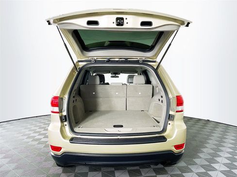 Used 2011 Jeep Grand Cherokee Laredo image 27