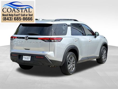 Certified 2025 Nissan Pathfinder SV FWD image 12