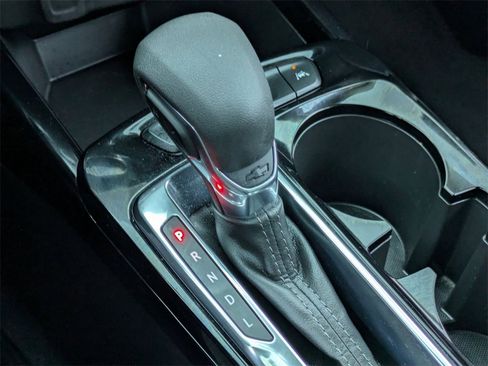 Used 2025 Chevrolet Trax LT w/ LT Convenience Package image 22