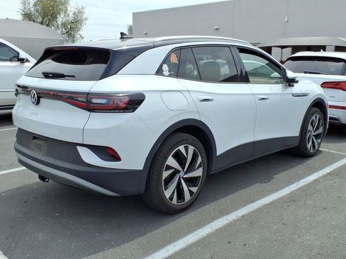 Certified 2022 Volkswagen ID.4 Pro S image 3