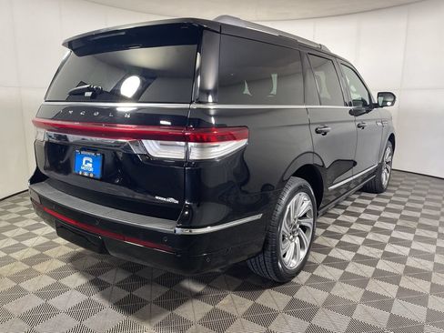 Used 2024 Lincoln Navigator Reserve AWD/4WD image 7