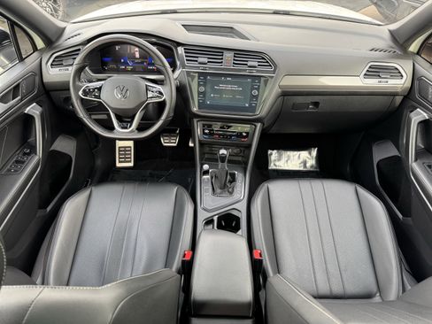 Used 2023 Volkswagen Tiguan SE R-Line image 29