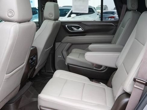 Used 2021 Chevrolet Tahoe Z71 w/ Luxury Package AWD/4WD image 12