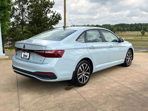 Used 2025 Volkswagen Jetta SE FWD image 6