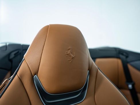 Used 2019 Ferrari Portofino RWD image 16