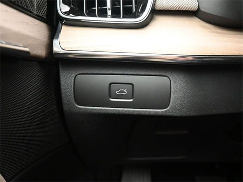 New 2026 Volvo XC90 B6 Plus w/ Protection Package Premier image 29