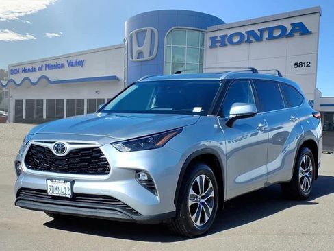 Used 2023 Toyota Highlander XLE image 1