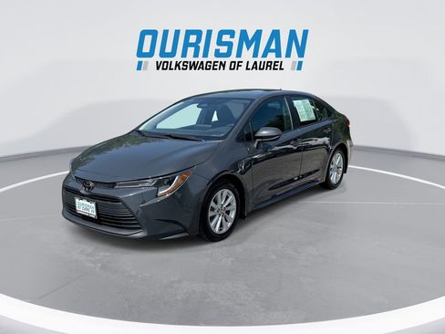 Used 2024 Toyota Corolla LE w/ LE Convenience Package FWD image 4
