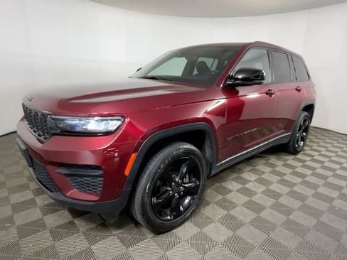 Used 2023 Jeep Grand Cherokee Altitude AWD/4WD image 11