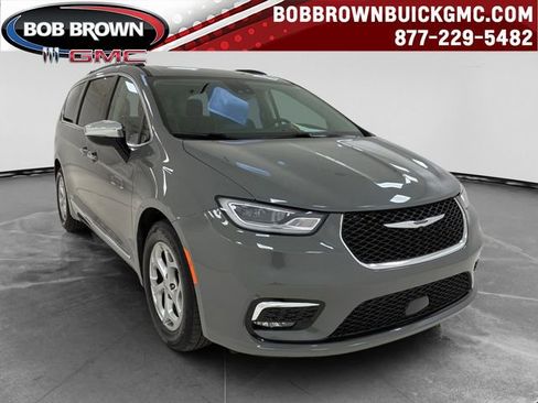 Used 2023 Chrysler Pacifica Limited FWD image 1