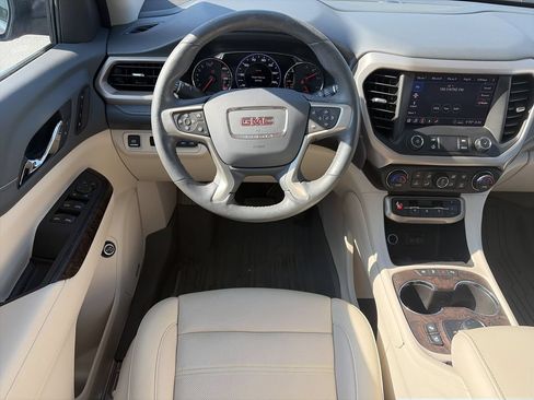 Used 2020 GMC Acadia Denali w/ Technology Package FWD image 15