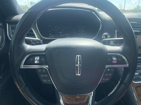 Used 2017 Lincoln Continental Select w/ Climate Package AWD/4WD image 5