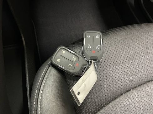Used 2022 GMC Terrain SLT w/ Infotainment Package II AWD/4WD image 7