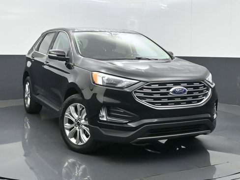Used 2024 Ford Edge Titanium image 2