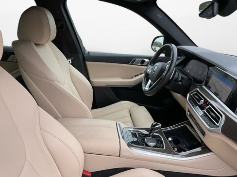 Used 2022 BMW X5 xDrive40i w/ Parking Assistance Package image 9