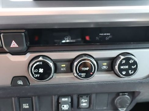 Used 2018 Toyota Tacoma SR5 RWD image 32