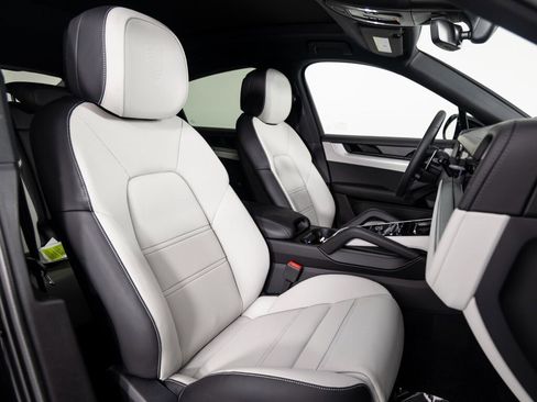New 2025 Porsche Cayenne S image 22