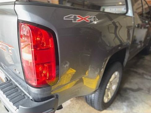 Used 2022 Chevrolet Colorado LT w/ LT Convenience Package AWD/4WD image 5
