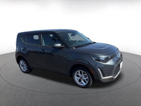 Used 2025 Kia Soul LX w/ LX Technology Package FWD image 2