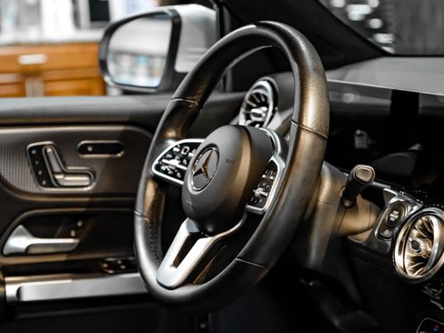 Used 2020 Mercedes-Benz GLB 250 image 12