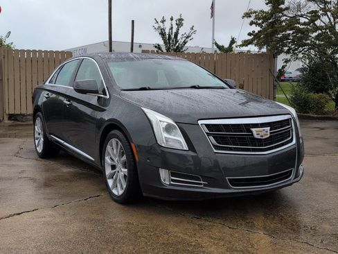 Used 2017 Cadillac XTS Luxury FWD image 2