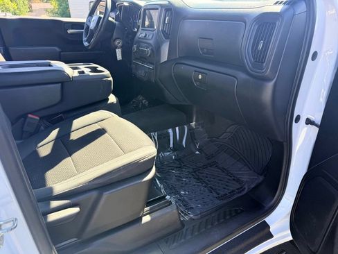 Used 2019 Chevrolet Silverado 1500 Custom Trail Boss AWD/4WD image 28