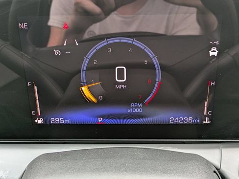 Used 2025 Chevrolet Trax LT FWD image 26