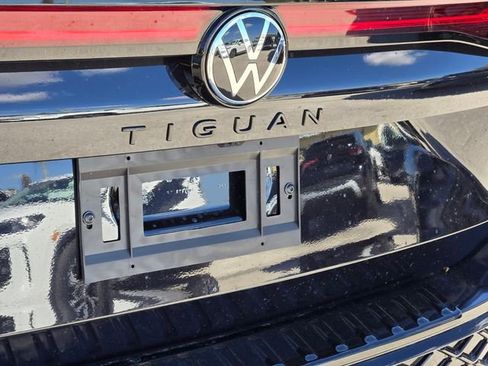 New 2026 Volkswagen Tiguan SE R-Line FWD image 9