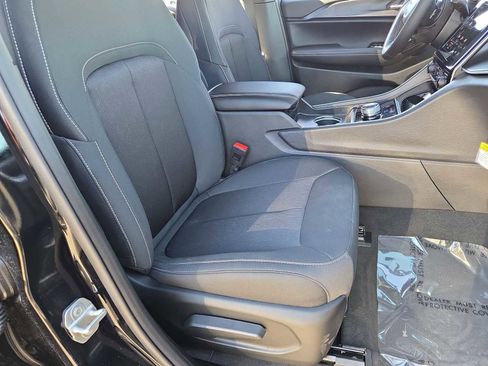 New 2025 Jeep Grand Cherokee Laredo X w/ Luxury Tech Group I image 21