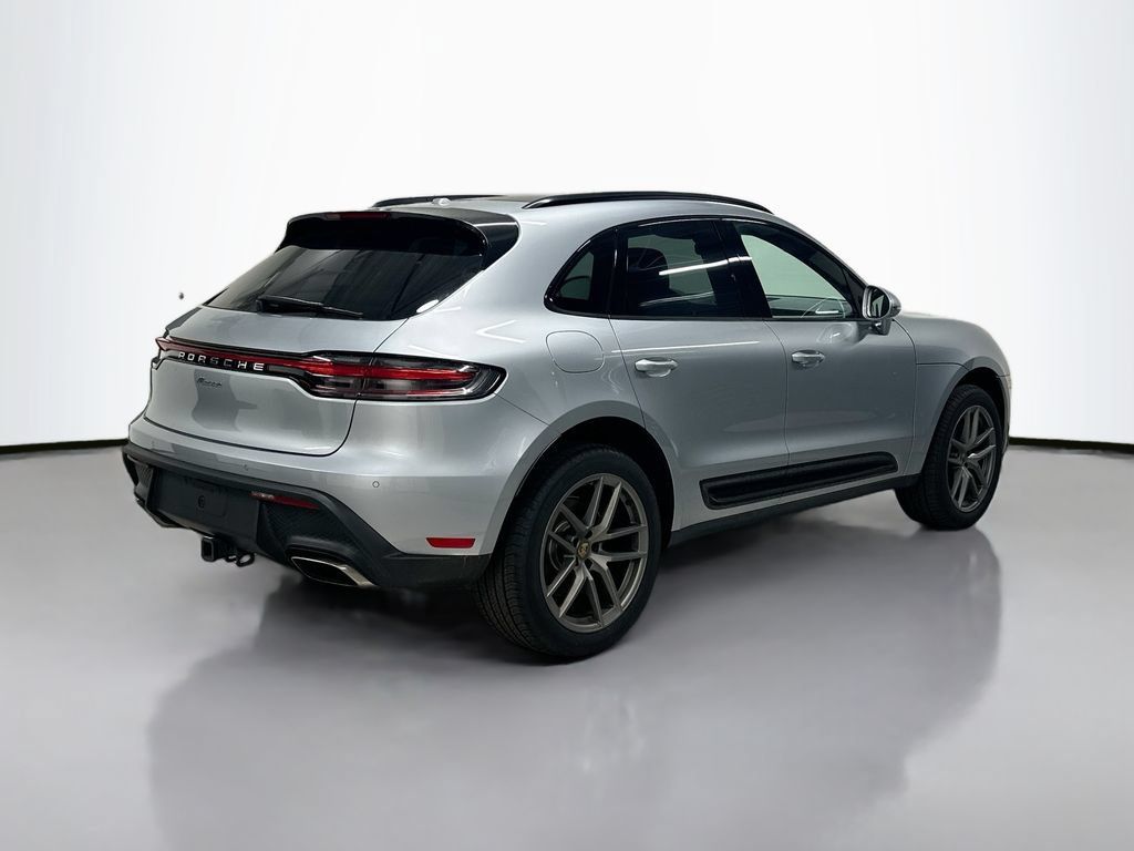 Certified 2025 Porsche Macan AWD/4WD image 9