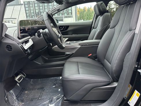 New 2025 Cadillac Optiq Luxury 2 image 19