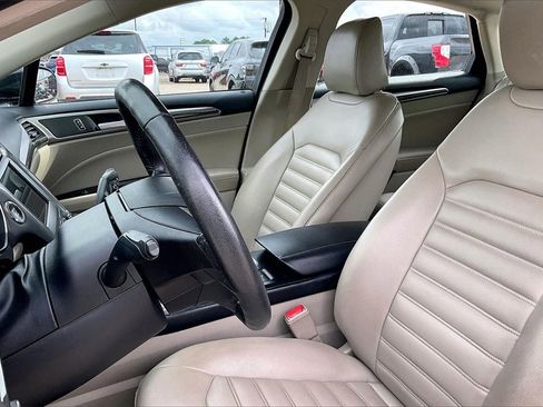 Used 2020 Ford Fusion SEL image 18