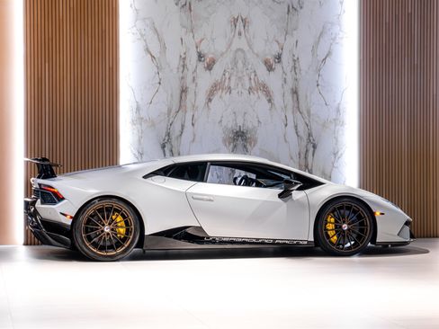 Used 2018 Lamborghini Huracan Performante AWD/4WD image 3