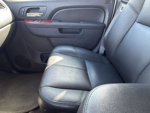 Used 2014 Chevrolet Suburban LT w/ Luxury Package AWD/4WD image 12