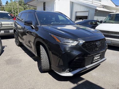 Used 2021 Toyota Highlander XSE AWD/4WD image 4