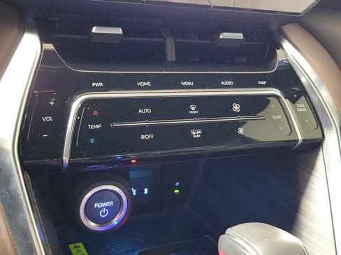 Used 2022 Toyota Venza Limited image 31