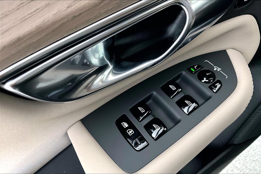 New 2026 Volvo XC90 T8 Core w/ Protection Package Premier AWD/4WD image 23